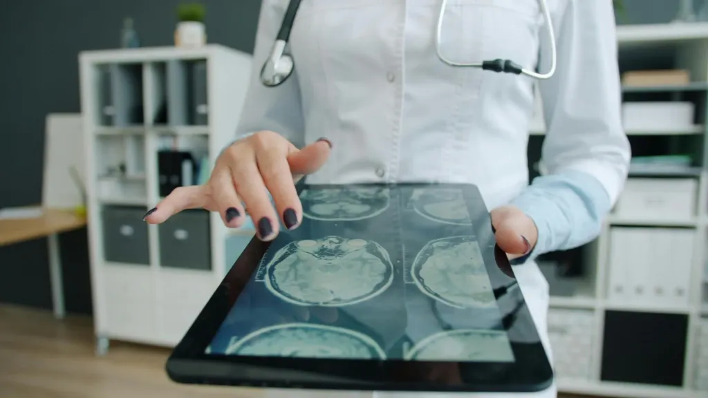 Jak wygląda proces wdrożenia usługi teleradiologii krok po kroku i co realnie zyskuje placówka?